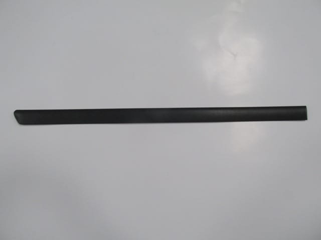 VOLKSWAGEN-PASSAT--B5--97/00;-REAR-DOOR--MOULDING-RH-BLACK