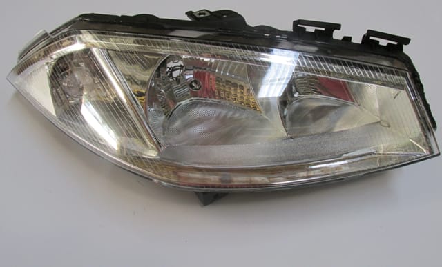 RENAULT-MEGANE--2--03/06;-FAR-LAMBASI-SAĞ-ELEKTRİKLİ/MOTORSUZ-5FİŞLİ-(H1/H7)(MERCEKSİZ)(AYFAR)