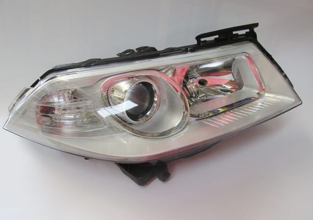 RENAULT-MEGANE--2--07/09;-FAR-LAMBASI-SAĞ-ELEKTRİKLİ/MOTORSUZ/GRİ-MERCEKLİMAKYAJLI(AYFAR-(E-MARKLI)