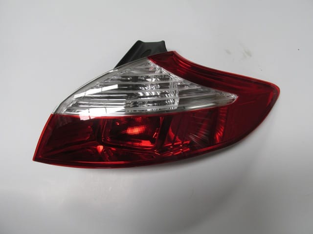 RENAULT-MEGANE--3--HB--10/13;-DIŞ-STOP-LAMBASI-SAĞ-KIRMIZI/BEYAZ-(PLEKSAN)