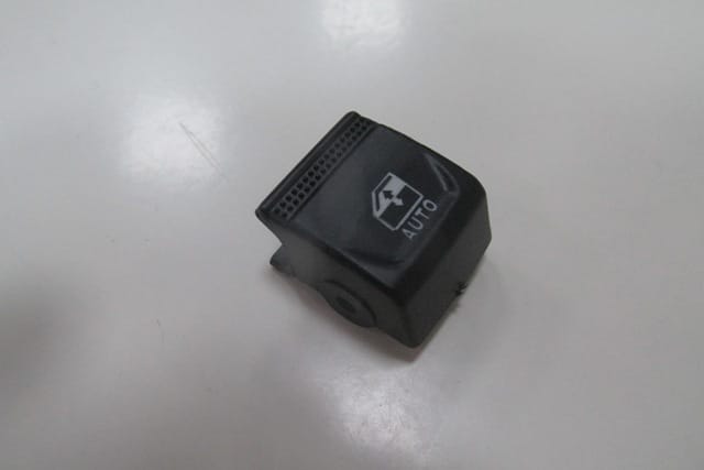 RENAULT-CLIO--5--HB--20/23;-ÖN/ARKA-CAM-DÜĞME-BUTONU-SAĞ/SOL-AYNI-(ADET)