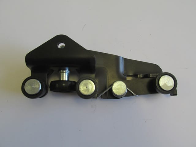 FIAT-DOBLO--01/05;-CENTRAL-ROLLER-ARM-RH