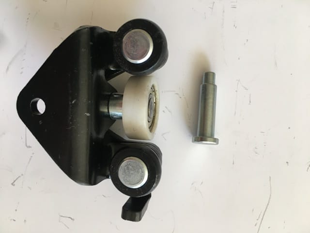 FIAT-DOBLO--06/10;-MIDDLE-DOOR-LOWER-HINGE-LH