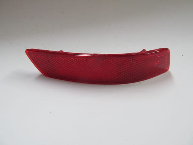 TOYOTA-COROLLA--NDE180--13/18;-ARKA-TAMPON-REFLEKTÖRÜ-SAĞ-KIRMIZI