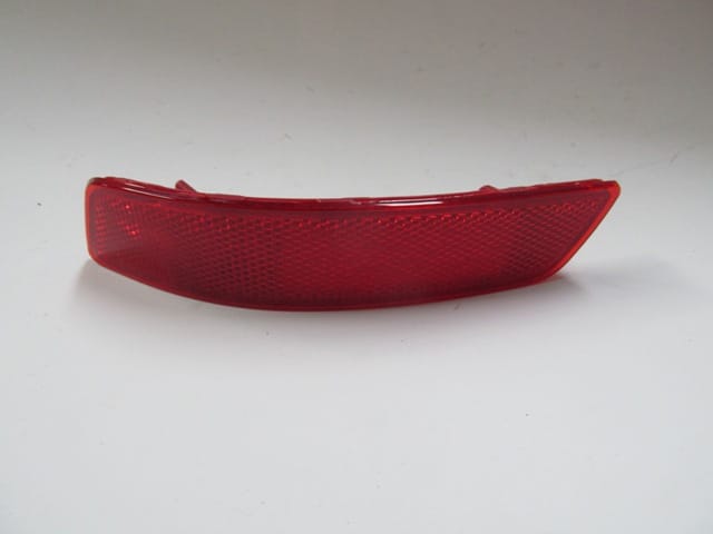 TOYOTA-COROLLA--NDE180--13/18;-ARKA-TAMPON-REFLEKTÖRÜ-SOL-KIRMIZI