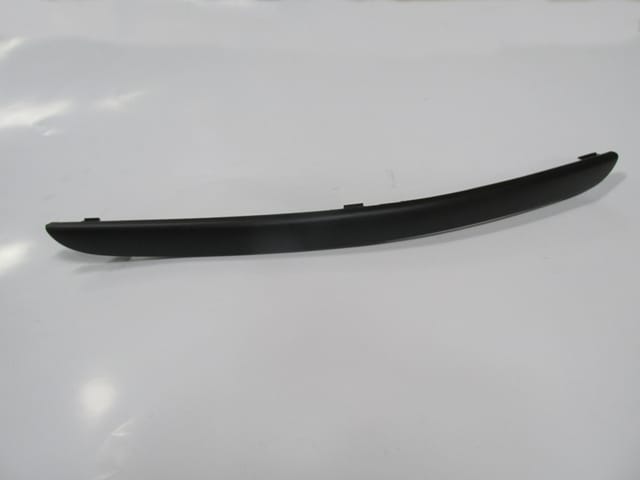 FORD-FOCUS--SD/HB--02/05;--FRONT-BUMPER-MOULDING-RH-BLACK