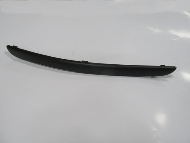 FORD-FOCUS--SD/HB--02/05;--FRONT-BUMPER-MOULDING-LH-BLACK