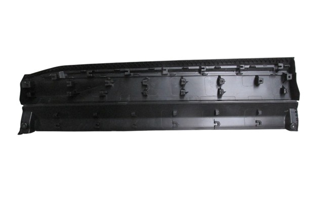 Skywell Et5 Legend Arka Kapı Bandı Sol (Gümüş Gri Çıtalı) (C6020330BAA)