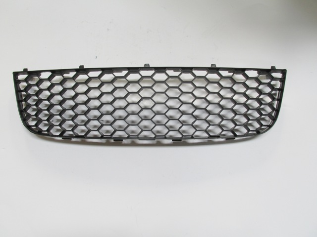 VOLKSWAGEN JETTA- 5- 06/10; ÖN TAMPON PANJURU ORTA SİYAH (GTI)(TÜV) (TYG)