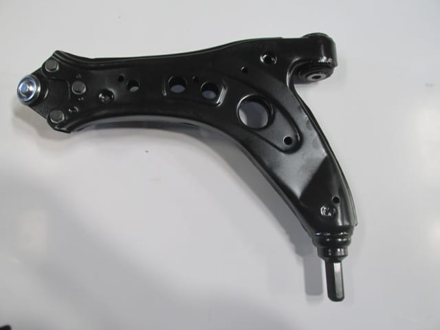 VOLKSWAGEN POLO- 5- 02/09; ÖN ALT TABLA SAG ROTILLI/BURÇLU (SALINCAK) (SH)