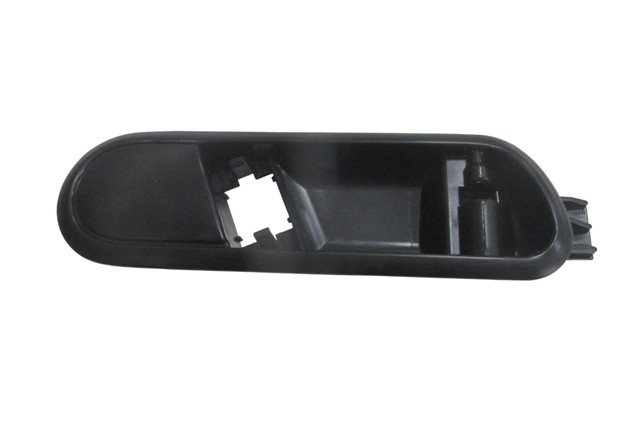 SEAT CORDOBA- 02/09; ÖN KAPI İÇ AÇMA KOLU ÇERÇEVESİ SAĞ