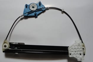 AUDI A4- 05/08; ÖN CAM KRİKOSU SAĞ ELEKTRİKLİ/MOTORSUZ (CABRIO 2KAPI)