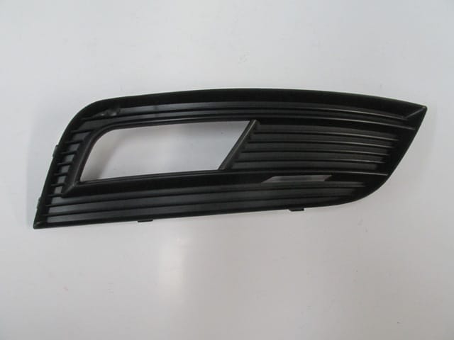 AUDI A4- 13/15; SİS LAMBA KAPAĞI SAĞ SİS DELİKLİ (NİKELAJ ÇITASIZ) (TW)