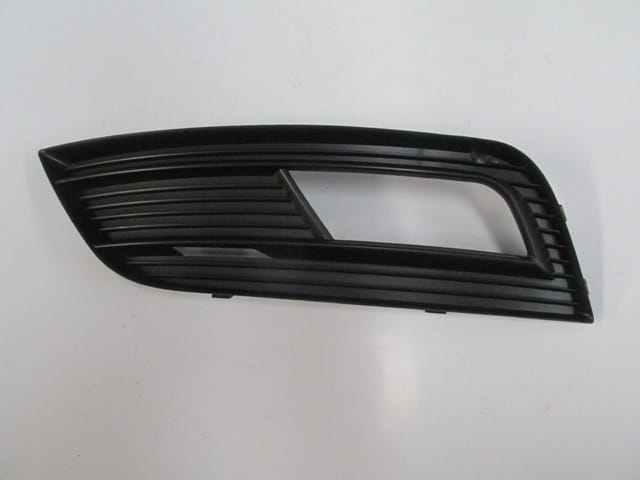 AUDI A4 13/15; SİS LAMBA KAPAĞI SOL SİS DELİKLİ (NİKELAJ ÇITASIZ)