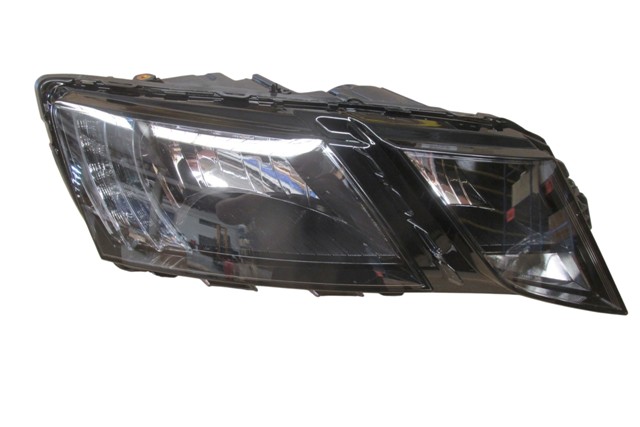 Skoda Octavia Far Lambası Sağ Elektrikli/Motorlu (Tw) (5E1941016C)
