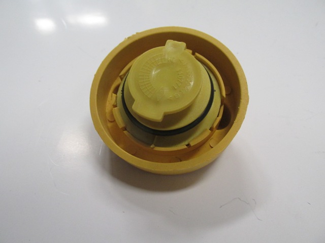 RENAULT-CAPTUR--13/19;-ENGINE-OIL-CAP-(1.5-DCI-K9K)-YELLOW