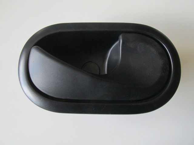 RENAULT-CLIO--3--HB--06/09;-FRONT-DOOR-INSIDE-HANDLE-RH-BLACK-(BLACK-HANDLE)