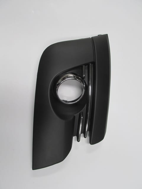 PEUGEOT 3008- 09/13; SİS LAMBA KAPAĞI SAĞ SİS DELİKLİ (SİS ÇERÇEVESİ NİKELAJLI) (TYG)