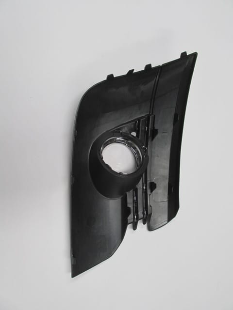 PEUGEOT 3008- 09/13; SİS LAMBA KAPAĞI SOL SİS DELİKLİ (SİS ÇERÇEVESİ NİKELAJLI) (TYG)