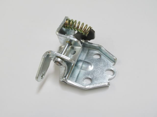 MITSUBISHI CANTER- FE635/659- 98/06; ÖN KAPI ALT MENTEŞESİ SAĞ (TYG)