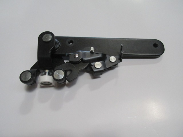 FIAT-DOBLO--11/15;-CENTRAL-ROLLER-ARM-RH