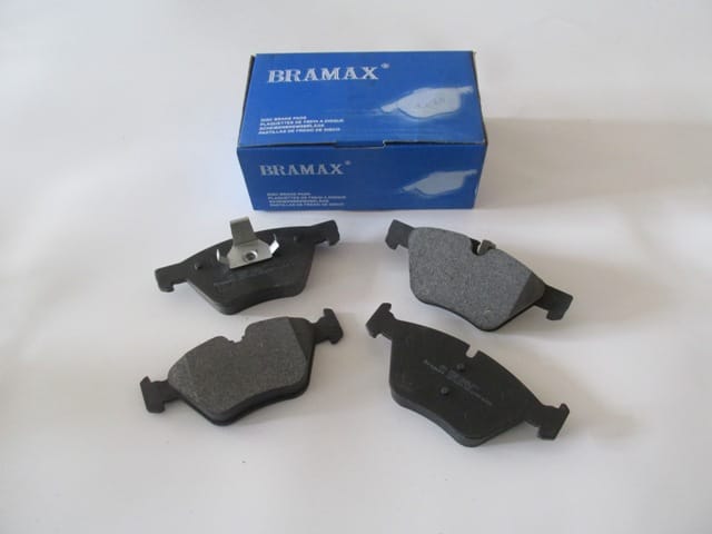 BMW X1- E84- 09/15; ÖN FREN BALATASI (KABLOSUZ)DİSK(155.2x63.50x19,50/154.7x63.50x19,50)(BRAMAX)