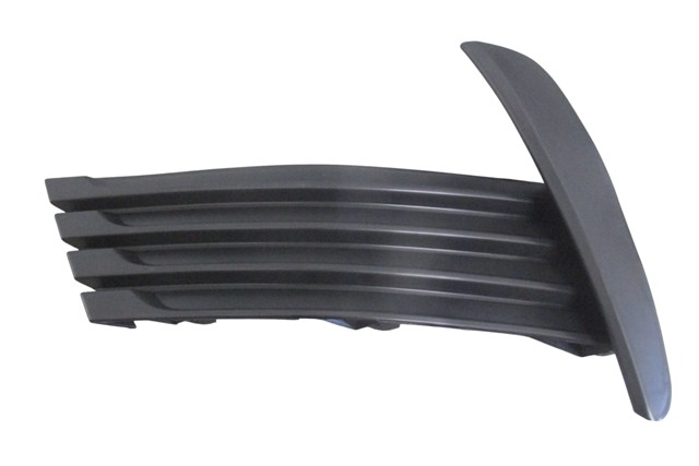 TOYOTA COROLLA NDE180 16/18; SİS LAMBA KAPAĞI SOL SİS DELİKSİZ (EUROBUMP)