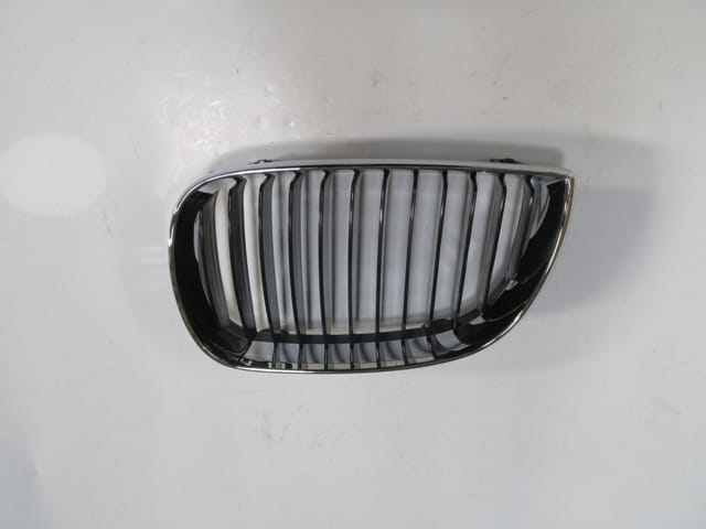 BMW 1 SERI- E87- 04/08; ÖN PANJUR SOL SİYAH/NİKELAJ ÇERÇEVELİ (TYG)