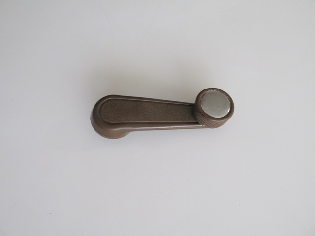TOYOTA HILUX- PICK UP LN106- 89/97; CAM AÇMA KOLU KAHVE (FREZESI PLASTIK TIP) (HUSHAN)