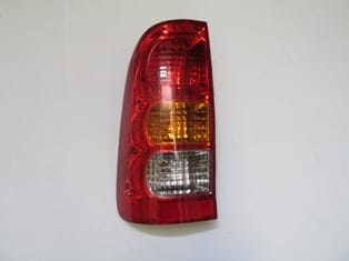 TOYOTA HILUX- PICK UP VIGO- 05/11; STOP LAMBASI SOL KIRMIZI/SARI/BEYAZ (DUYLU) (CASP)(E MARKLI)