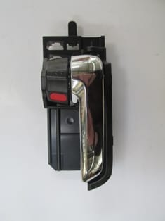 SUZUKI SWIFT- 05/11; ÖN KAPI İÇ AÇMA KOLU SAĞ SİYAH/NİKELAJLI (HUSHAN)