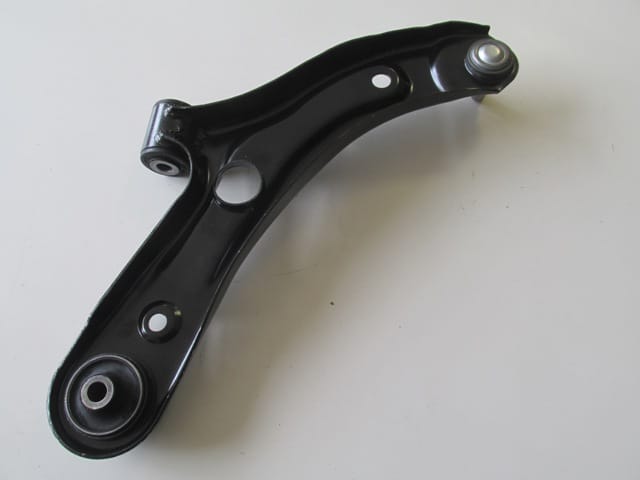 SUZUKI SWIFT- 05/11; ÖN ALT TABLA SOL (SALINCAK) BURÇLU/ROTILLI (SH)