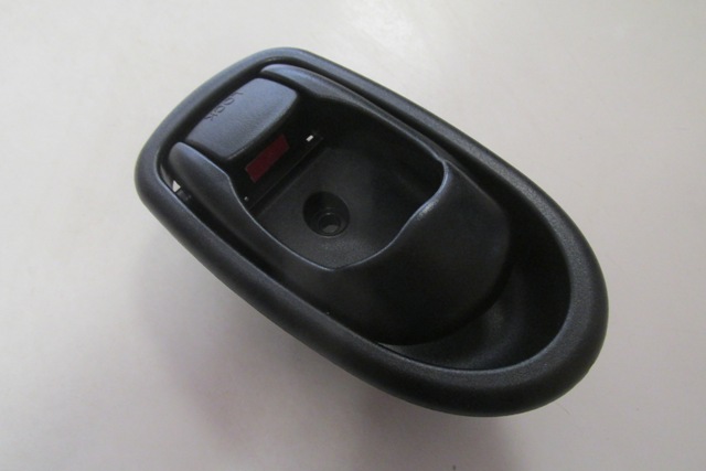 HYUNDAI-ELANTRA--98/01;-F.DOOR-INSIDE-HANDLE-RH